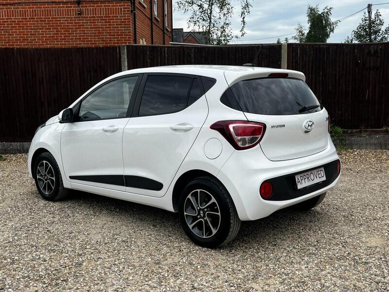 Hyundai i10 PREMIUM - U20