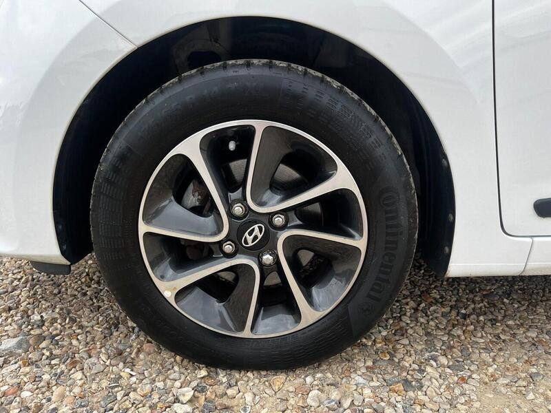 Hyundai i10 PREMIUM - U20