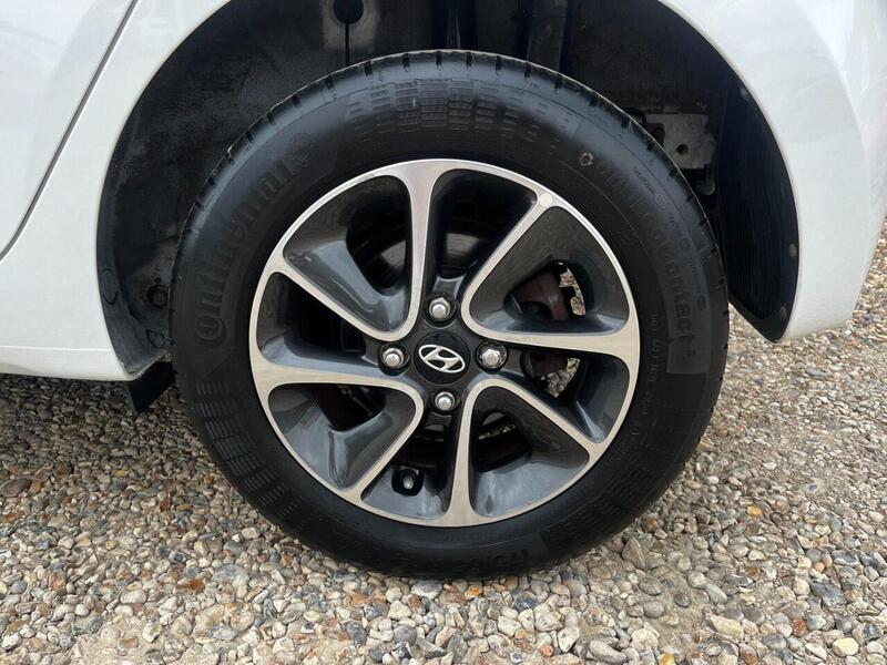 Hyundai i10 PREMIUM - U20