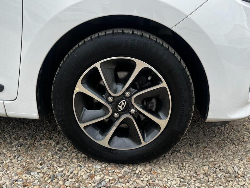 Hyundai i10 PREMIUM - U20