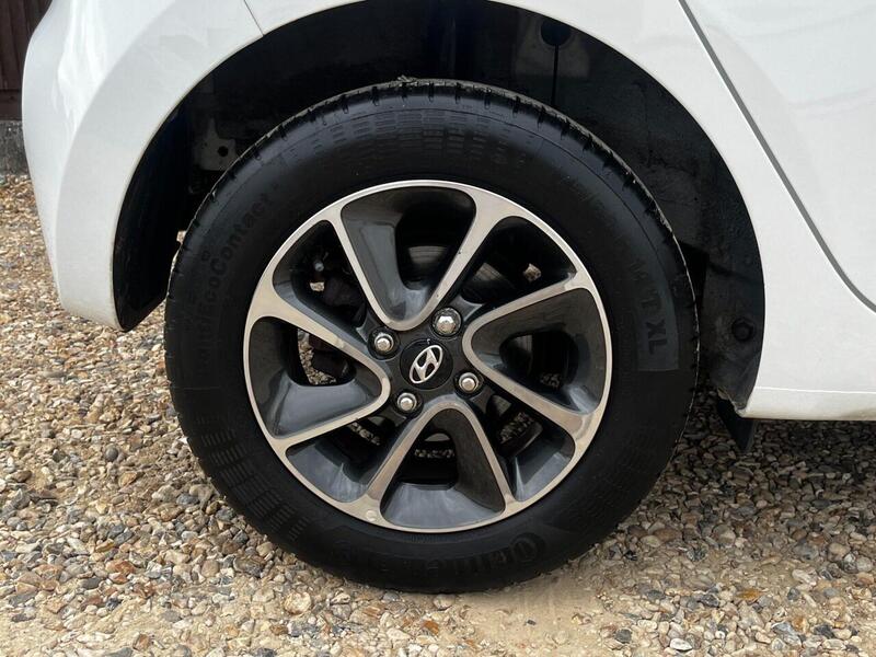 Hyundai i10 PREMIUM - U20