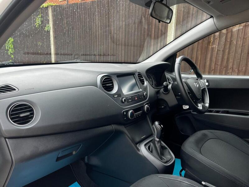 Hyundai i10 PREMIUM - U20