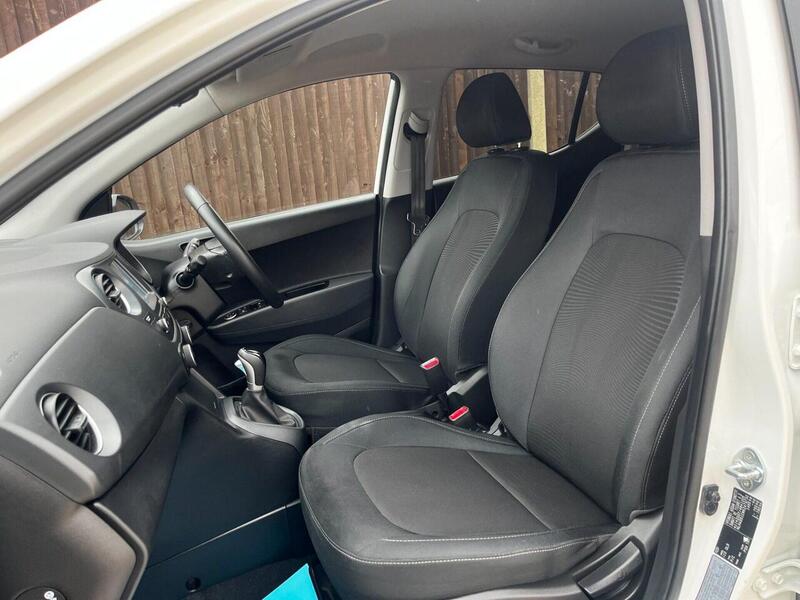 Hyundai i10 PREMIUM - U20