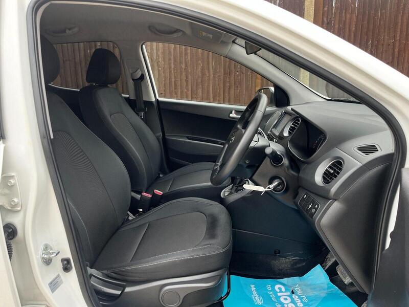 Hyundai i10 PREMIUM - U20
