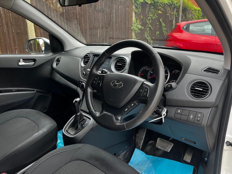 Hyundai i10 PREMIUM - U20