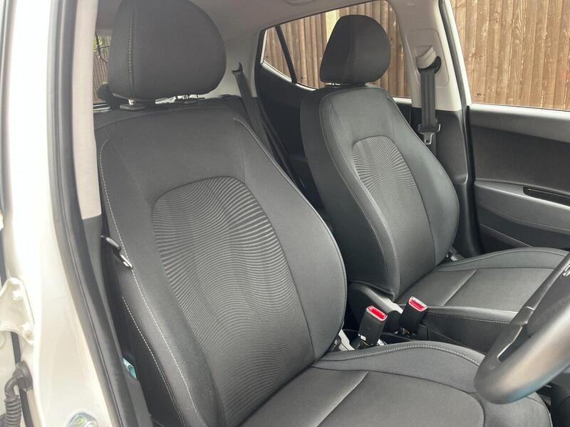Hyundai i10 PREMIUM - U20