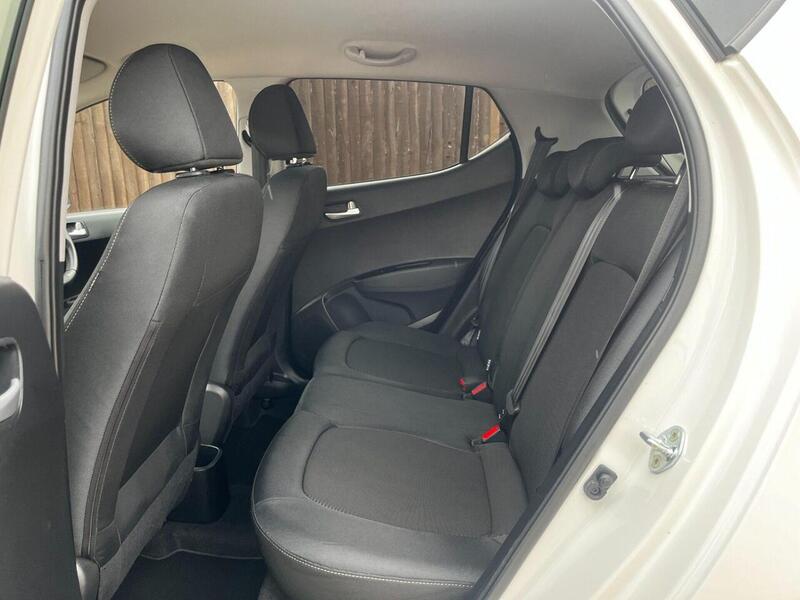 Hyundai i10 PREMIUM - U20