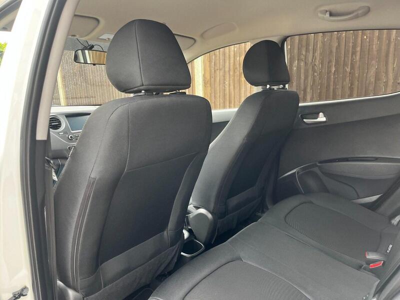 Hyundai i10 PREMIUM - U20