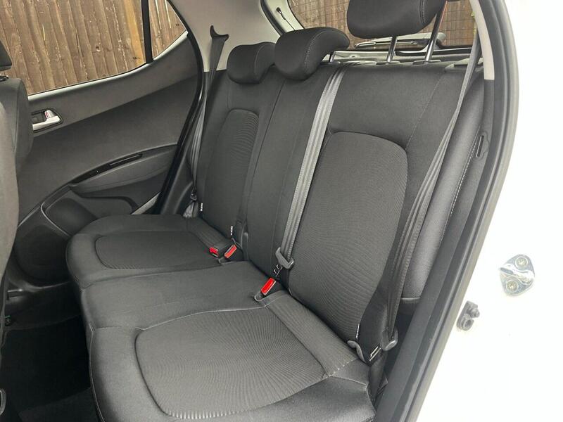 Hyundai i10 PREMIUM - U20