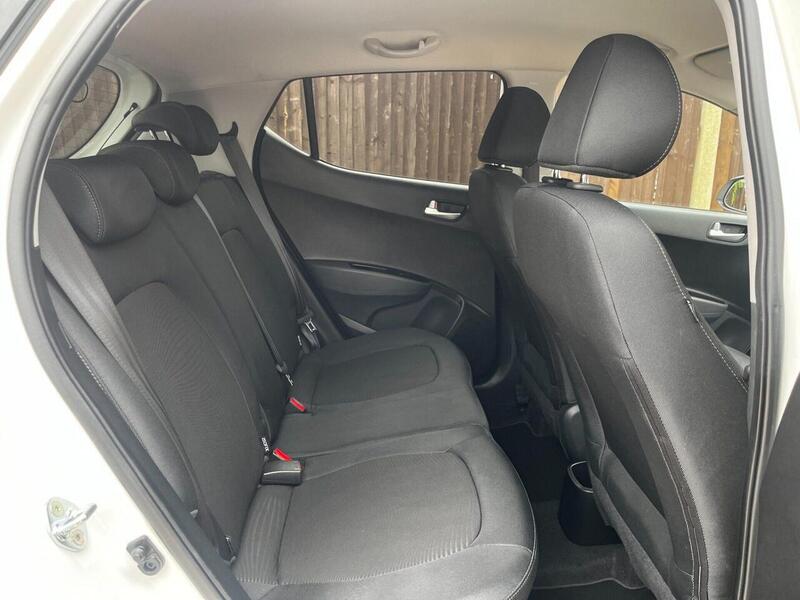 Hyundai i10 PREMIUM - U20