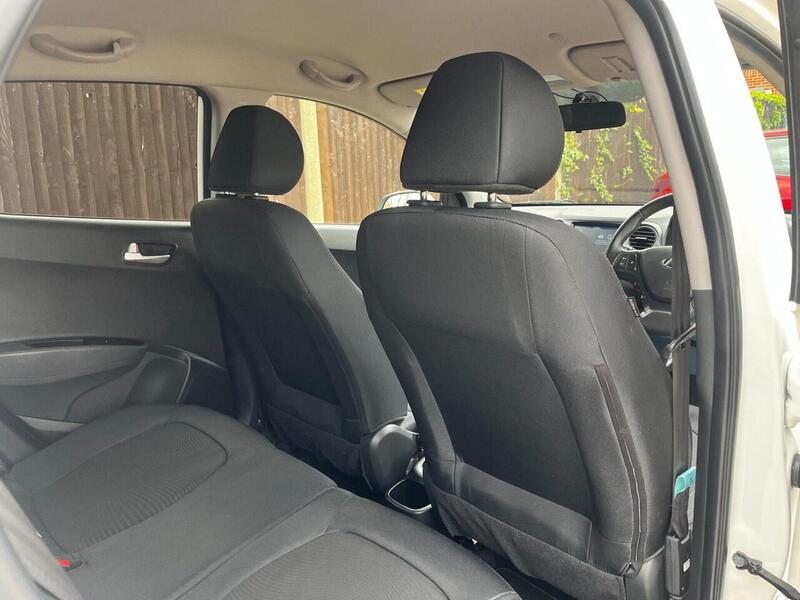 Hyundai i10 PREMIUM - U20