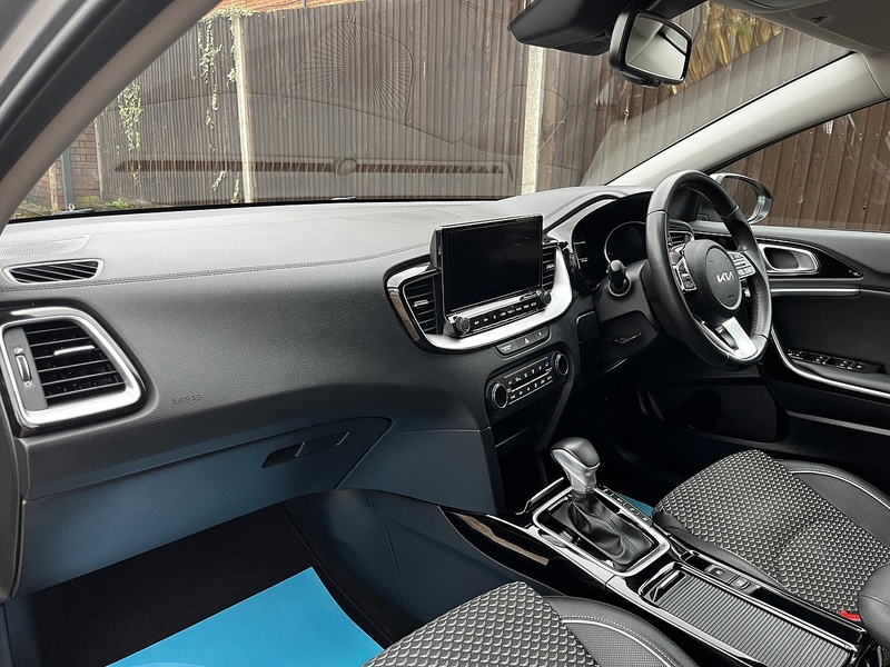 Kia Ceed T-GDi 3 - U210