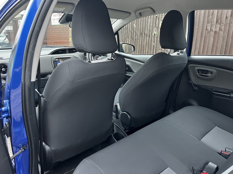 Toyota Yaris VVT-h Icon Tech - U227