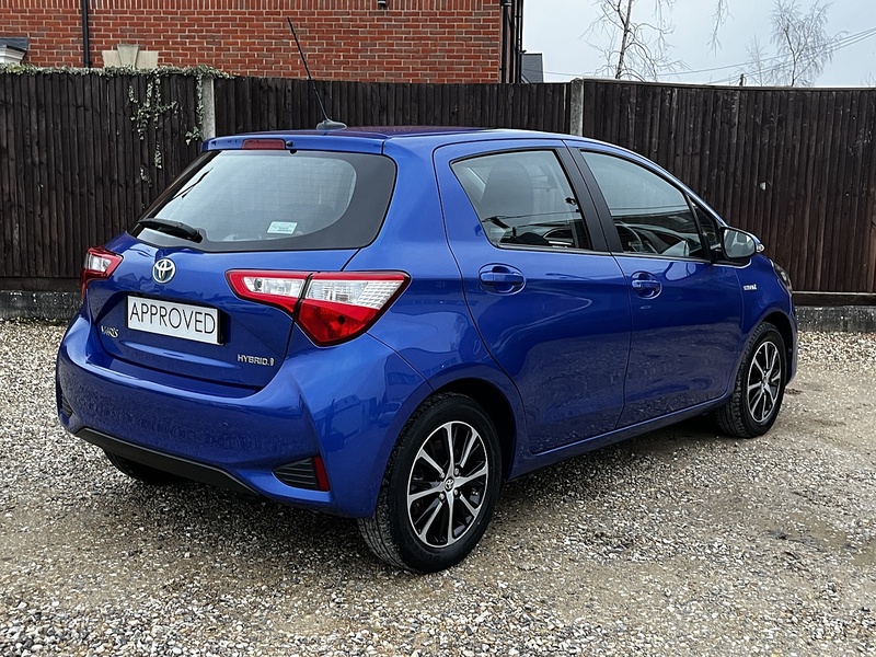 Toyota Yaris VVT-h Icon Tech - U227