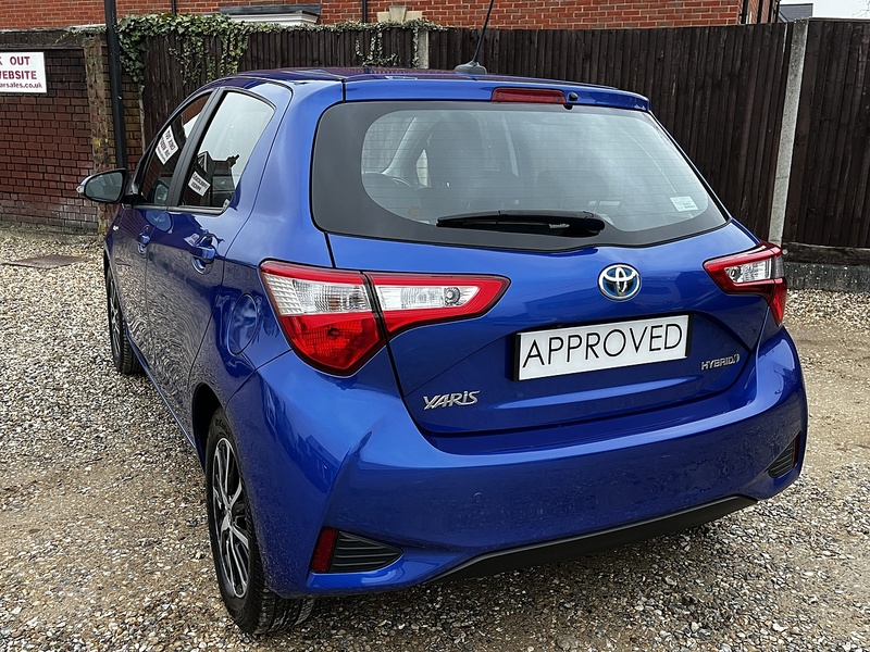 Toyota Yaris VVT-h Icon Tech - U227