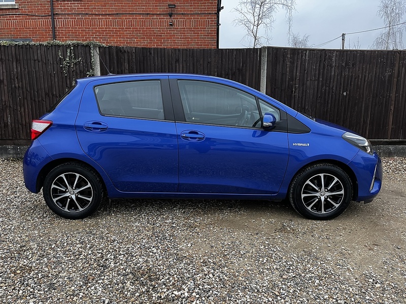 Toyota Yaris VVT-h Icon Tech - U227