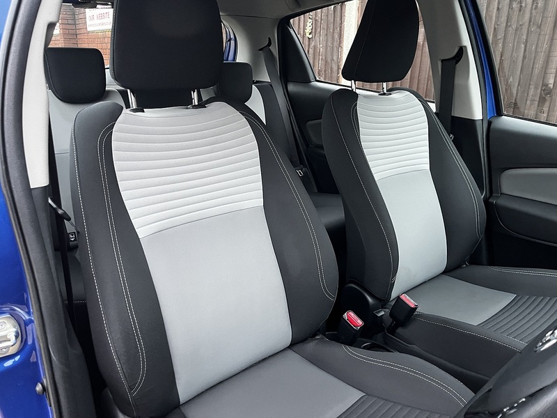 Toyota Yaris VVT-h Icon Tech - U227