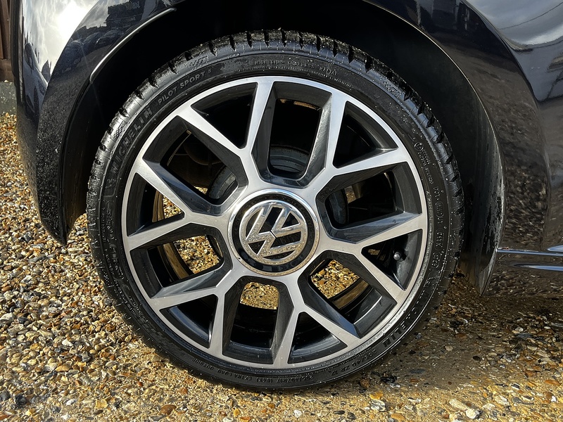 Volkswagen up! up! GTI - U230