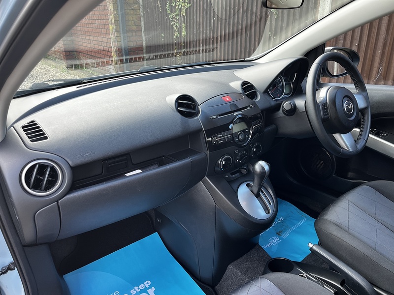 Mazda Mazda2 TS2 - U232