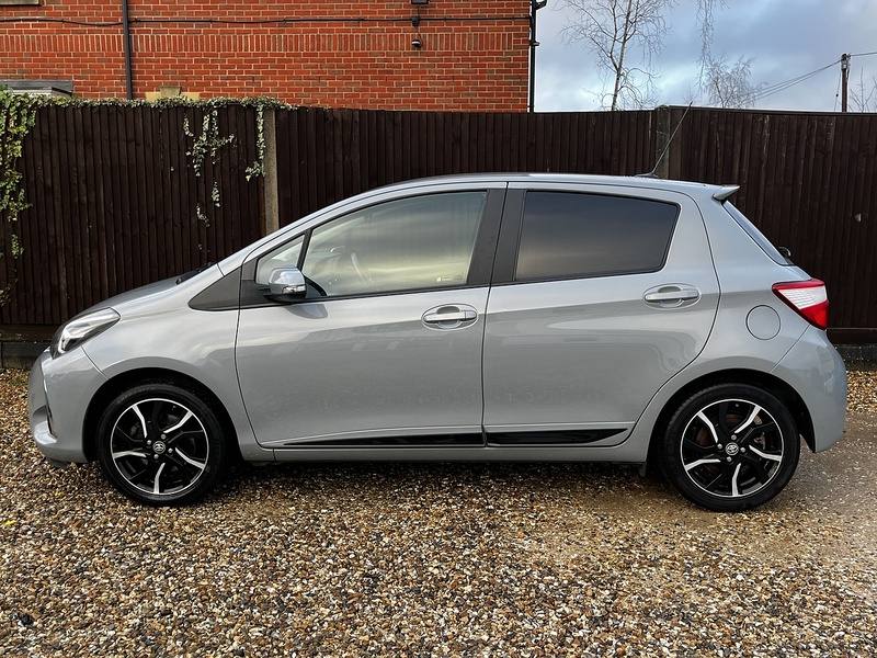 Toyota Yaris VVT-h Design - U235