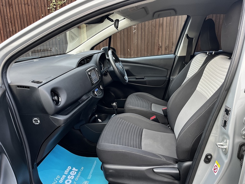 Toyota Yaris VVT-h Design - U235