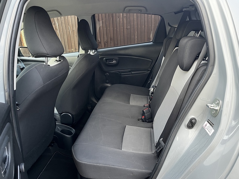 Toyota Yaris VVT-h Design - U235