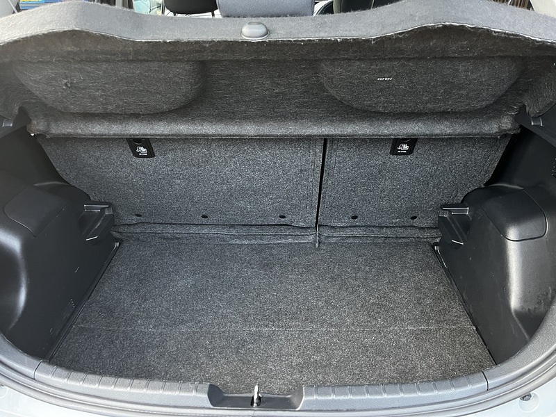 Toyota Yaris VVT-h Design - U235