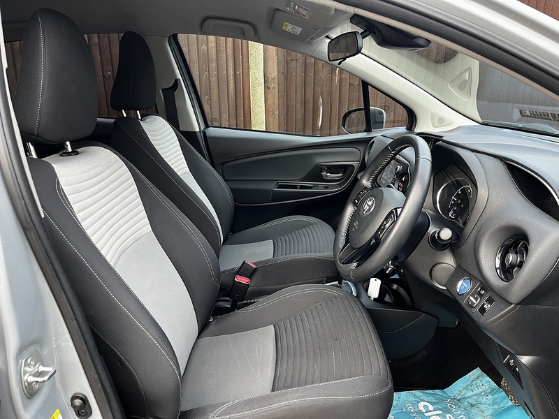 Toyota Yaris VVT-h Design - U235