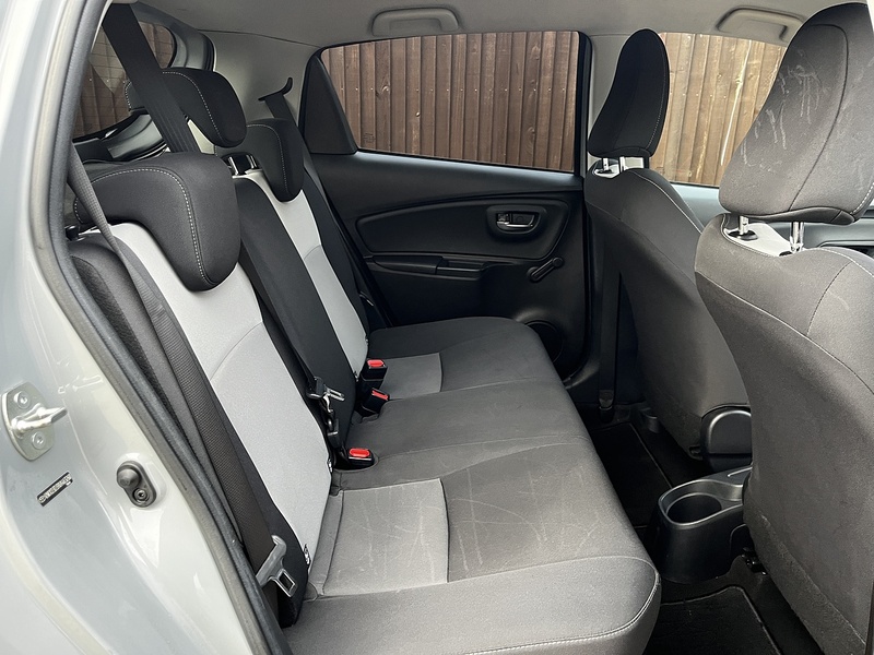 Toyota Yaris VVT-h Design - U235