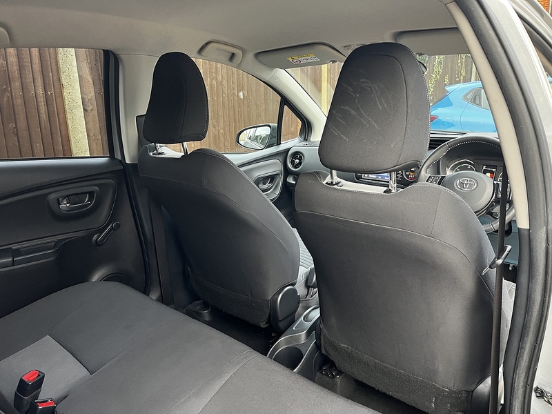 Toyota Yaris VVT-h Design - U235