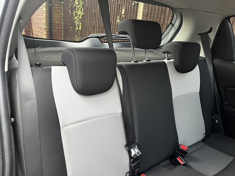 Toyota Yaris VVT-h Design - U235