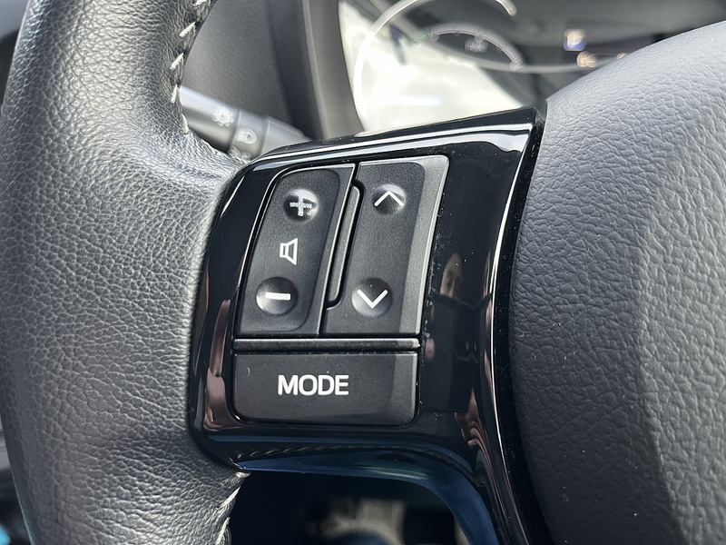 Toyota Yaris VVT-h Design - U235