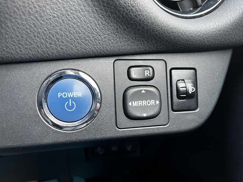 Toyota Yaris VVT-h Design - U235