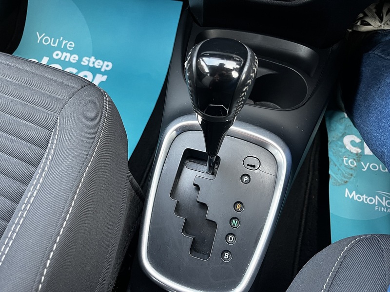 Toyota Yaris VVT-h Design - U235