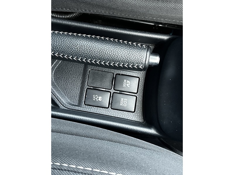 Toyota Yaris VVT-h Design - U235