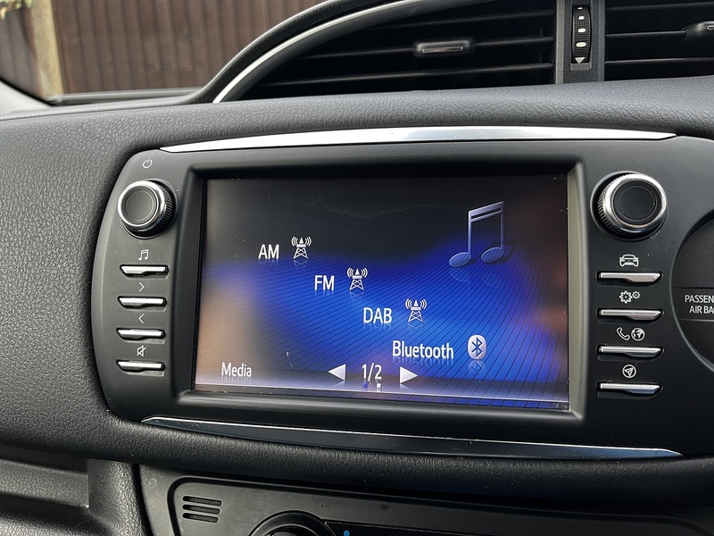 Toyota Yaris VVT-h Design - U235