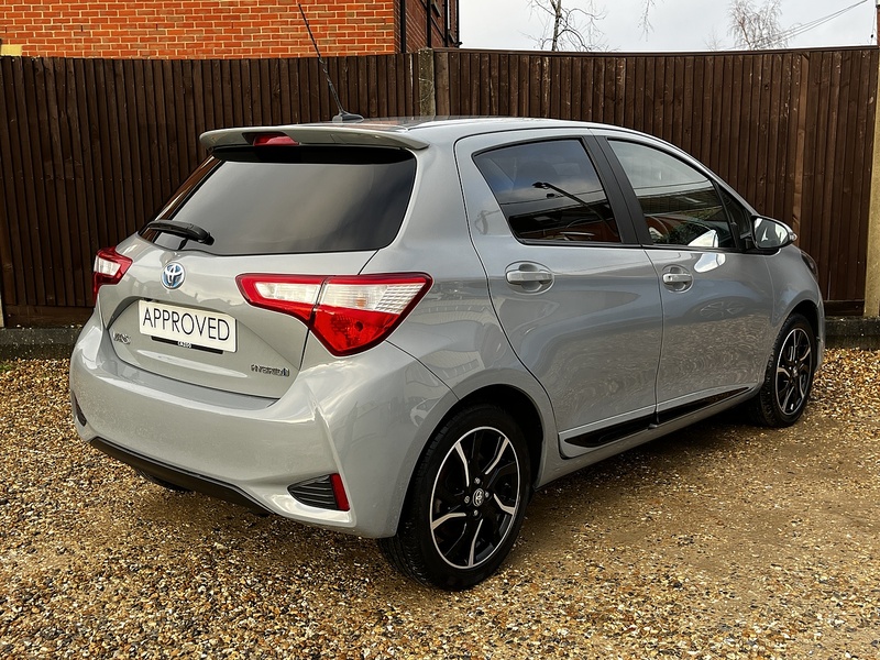 Toyota Yaris VVT-h Design - U235
