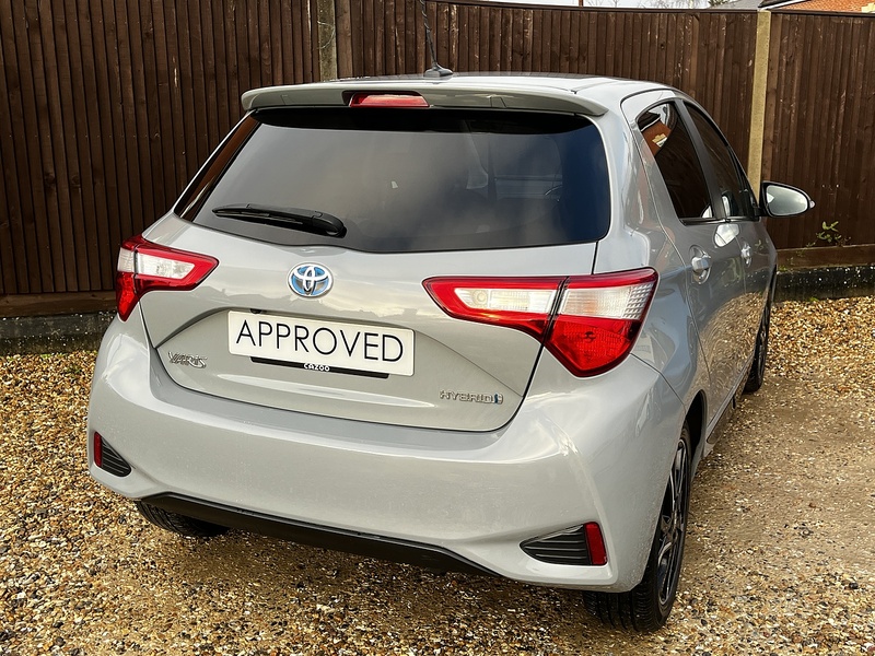 Toyota Yaris VVT-h Design - U235