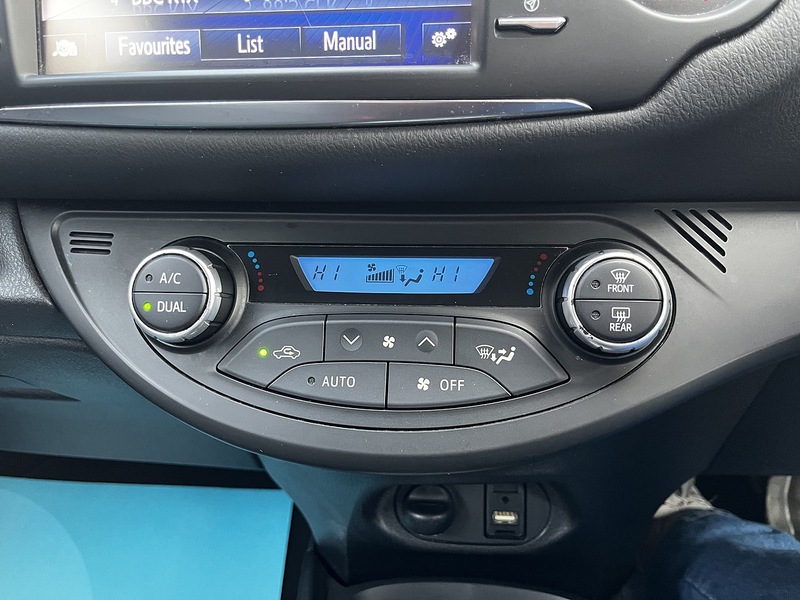 Toyota Yaris VVT-h Design - U235