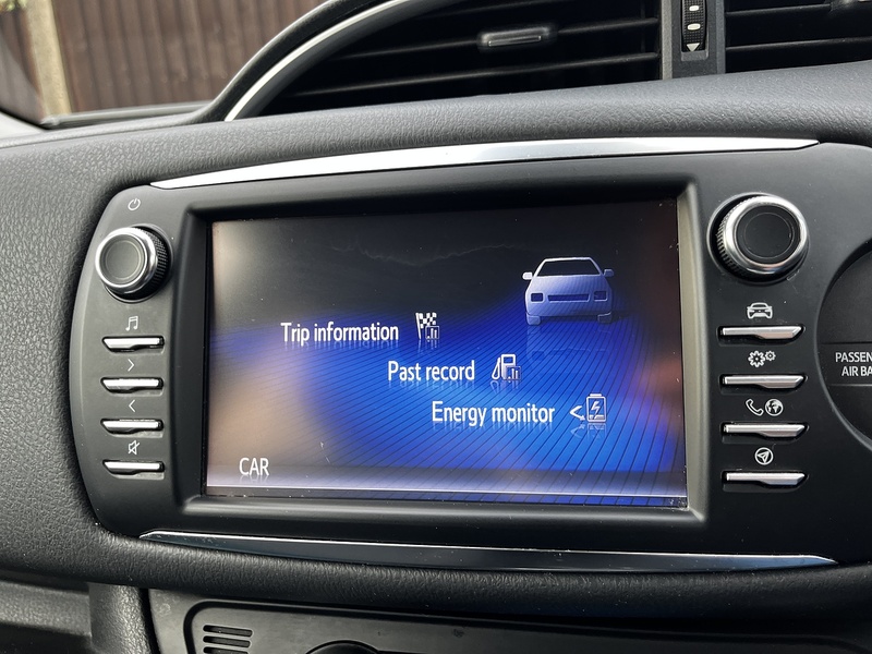 Toyota Yaris VVT-h Design - U235