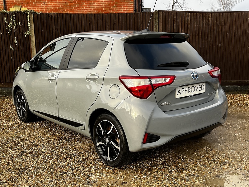 Toyota Yaris VVT-h Design - U235