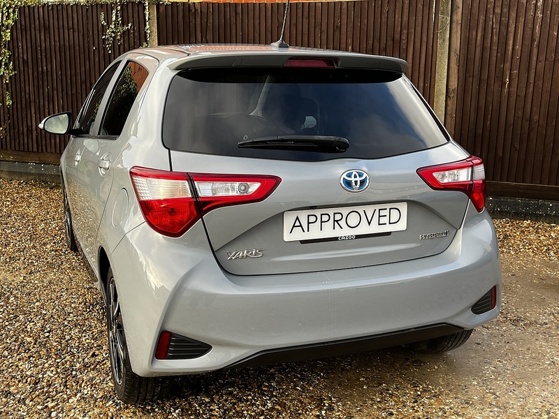 Toyota Yaris VVT-h Design - U235