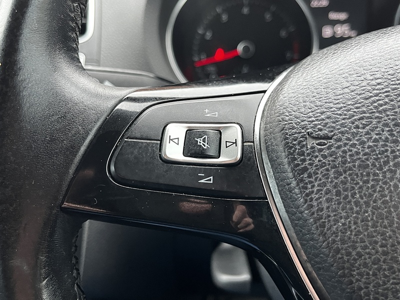 Volkswagen Polo BlueMotion Tech SE - U240