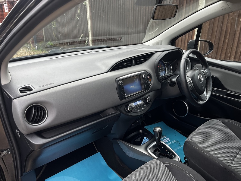 Toyota Yaris VVT-h Icon - U251
