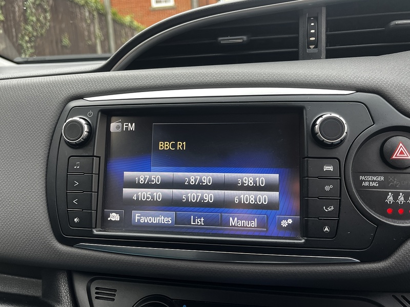 Toyota Yaris VVT-h Icon - U251