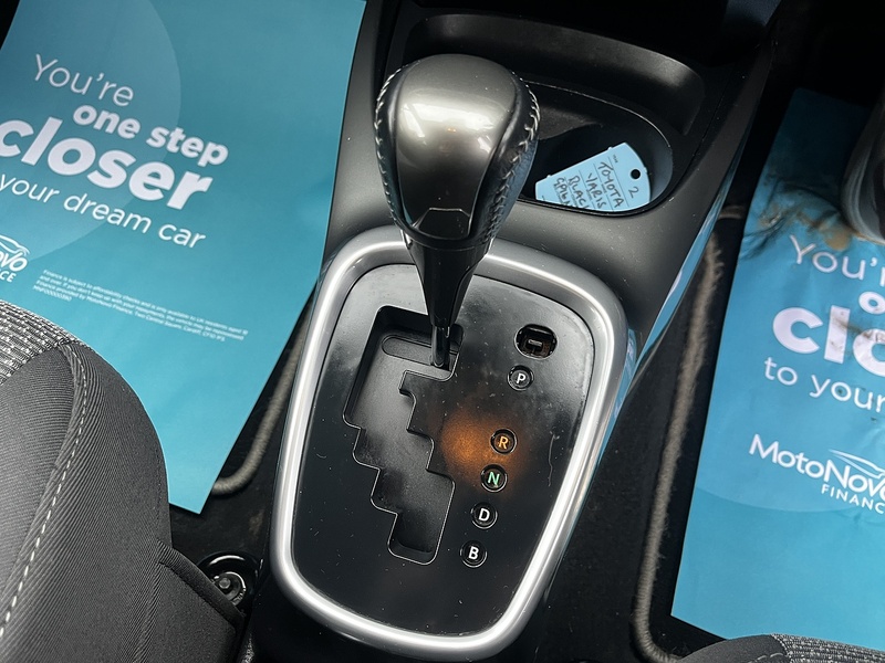 Toyota Yaris VVT-h Icon - U251