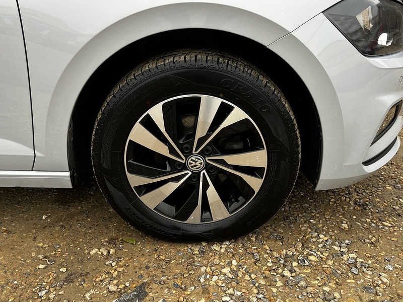 Volkswagen Polo TSI SE - U260