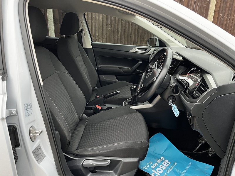 Volkswagen Polo TSI SE - U260