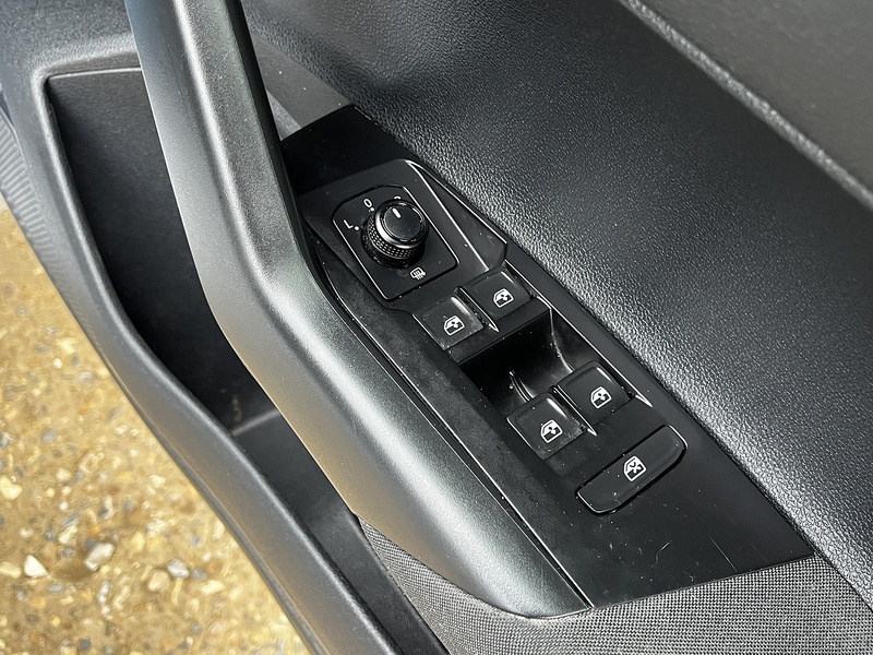 Volkswagen Polo TSI SE - U260