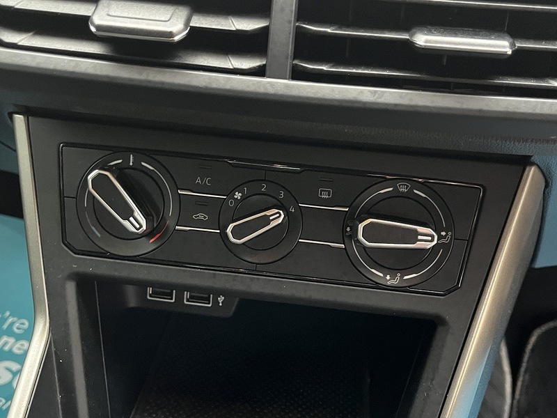 Volkswagen Polo TSI SE - U260